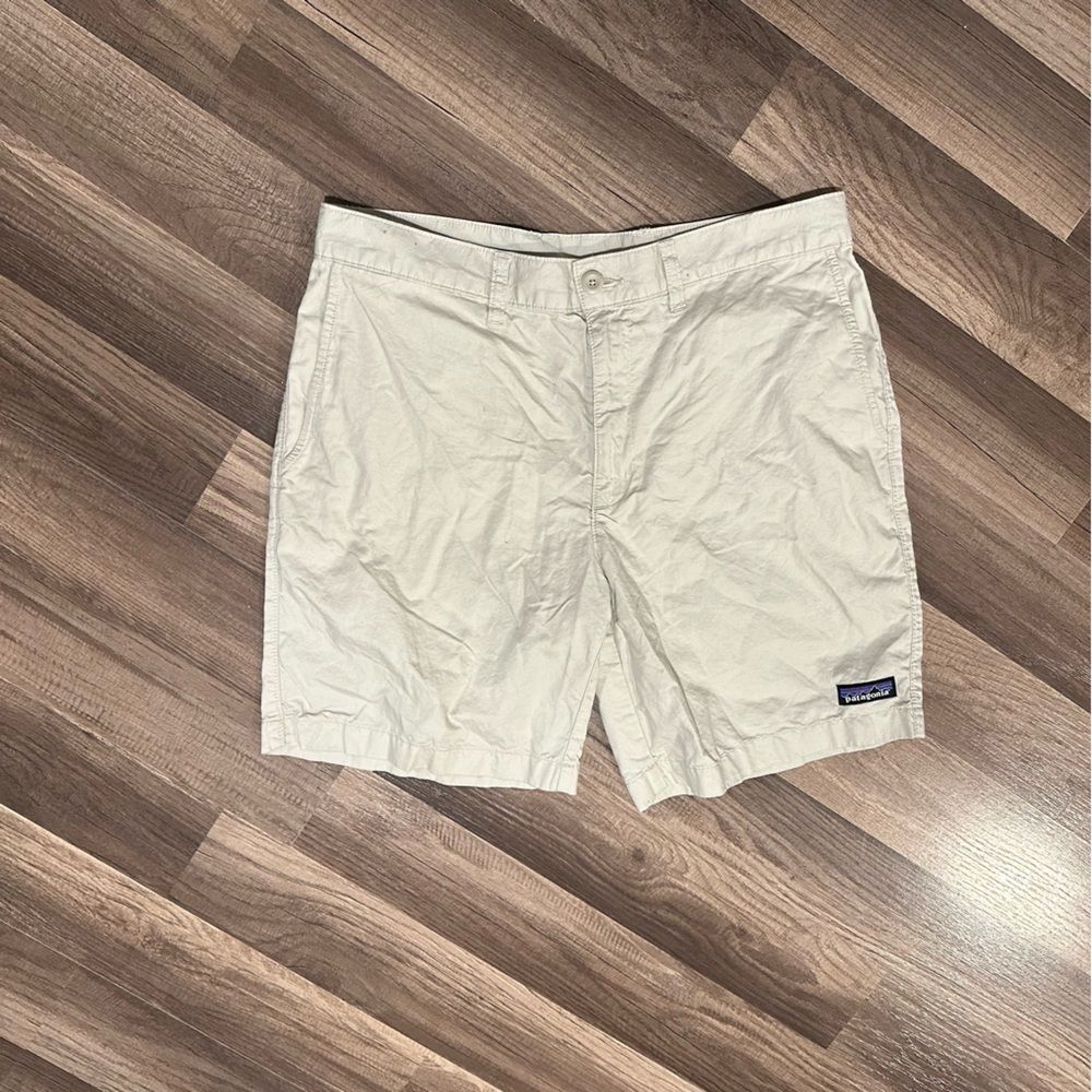 Patagonia organic cotton khaki shorts size 32